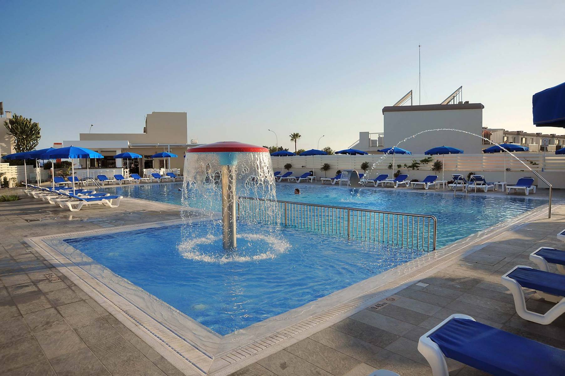 Euronapa Hotel-Kompleks bazena.jpg