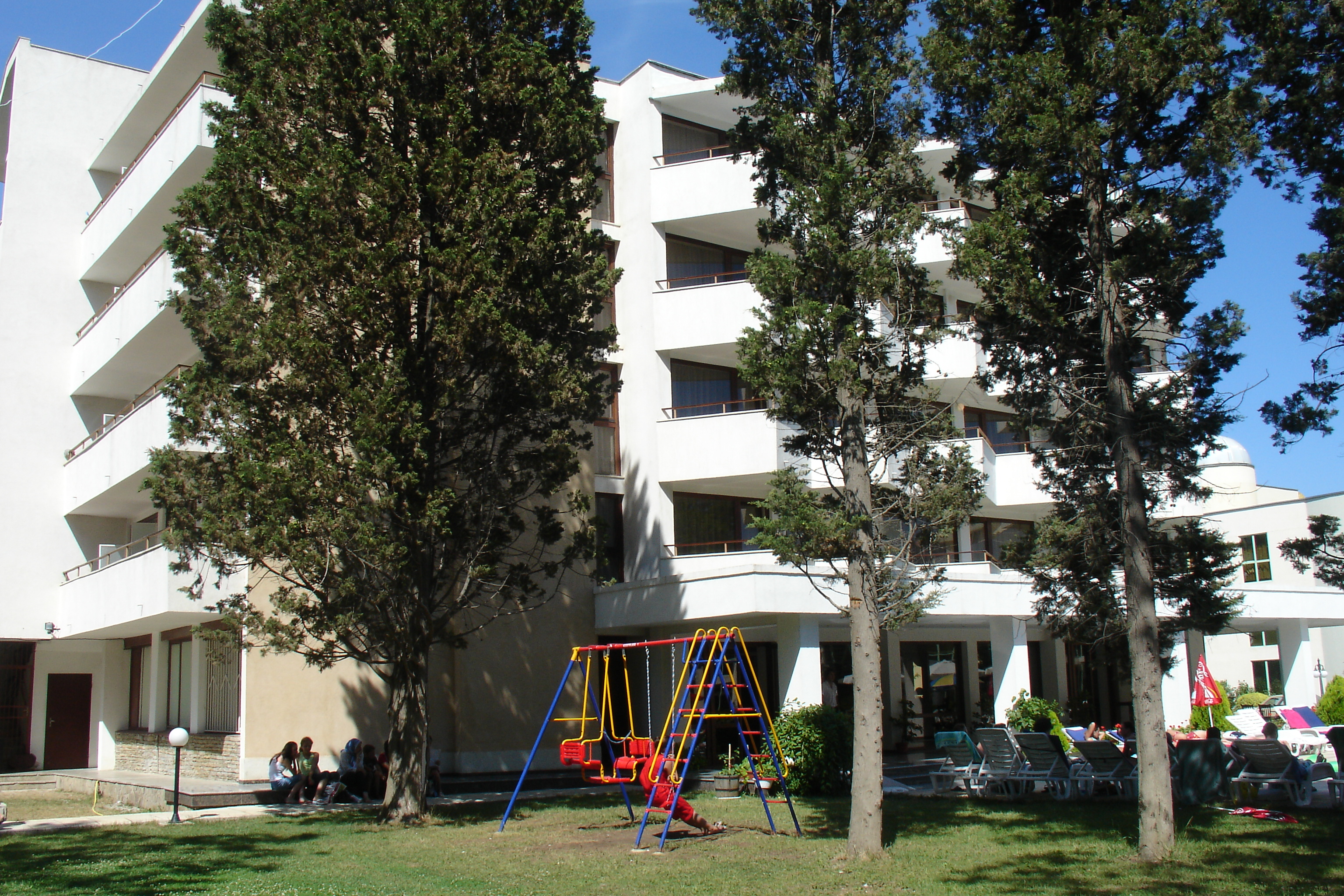 Klisura Hotel-Decije igraliste.jpg