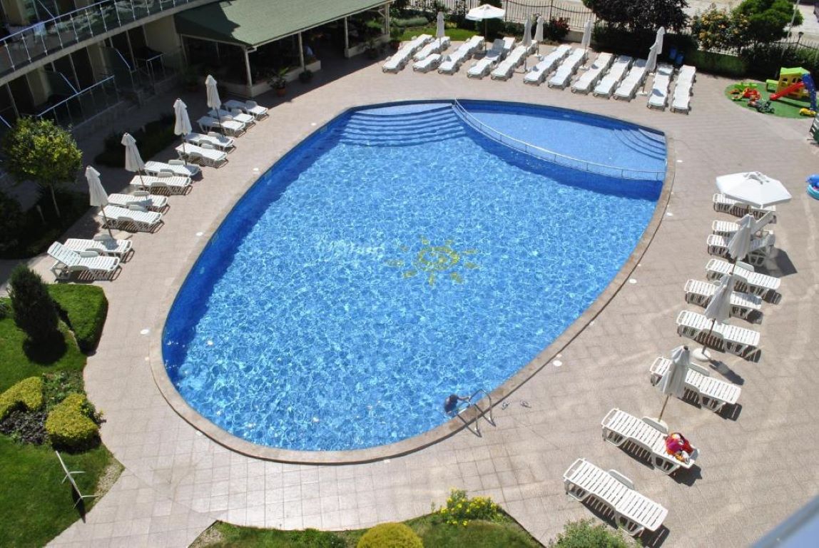 Aparthotel Julia-Bazen.jpg