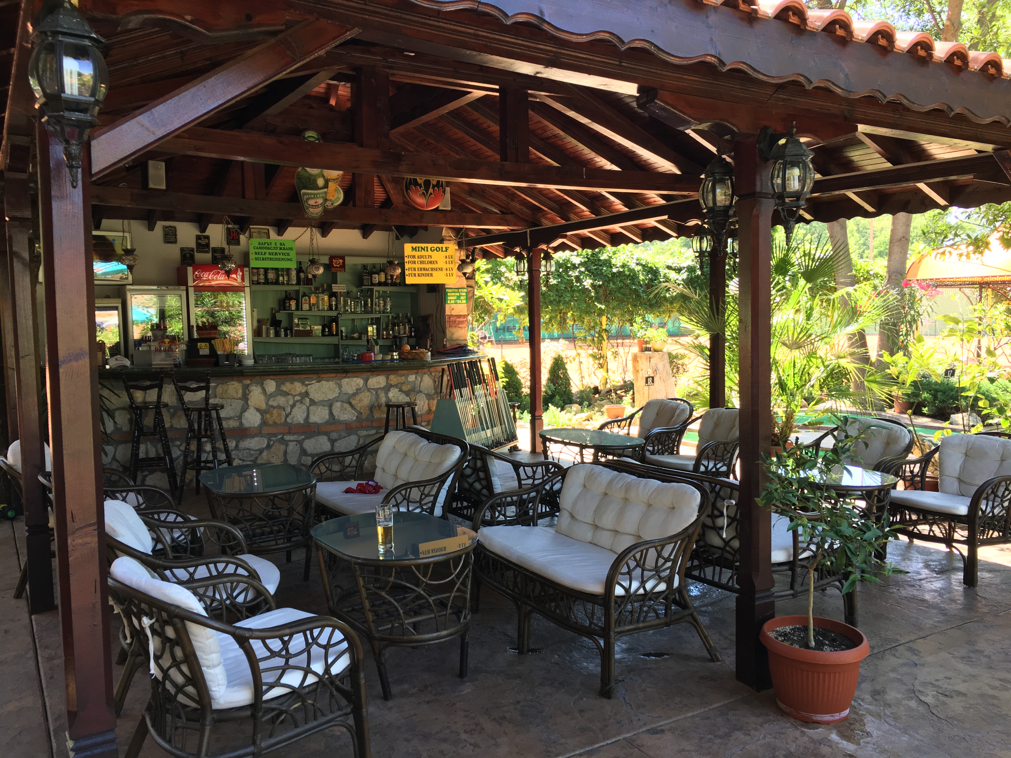 Oleander House Hotel-Bar.JPG