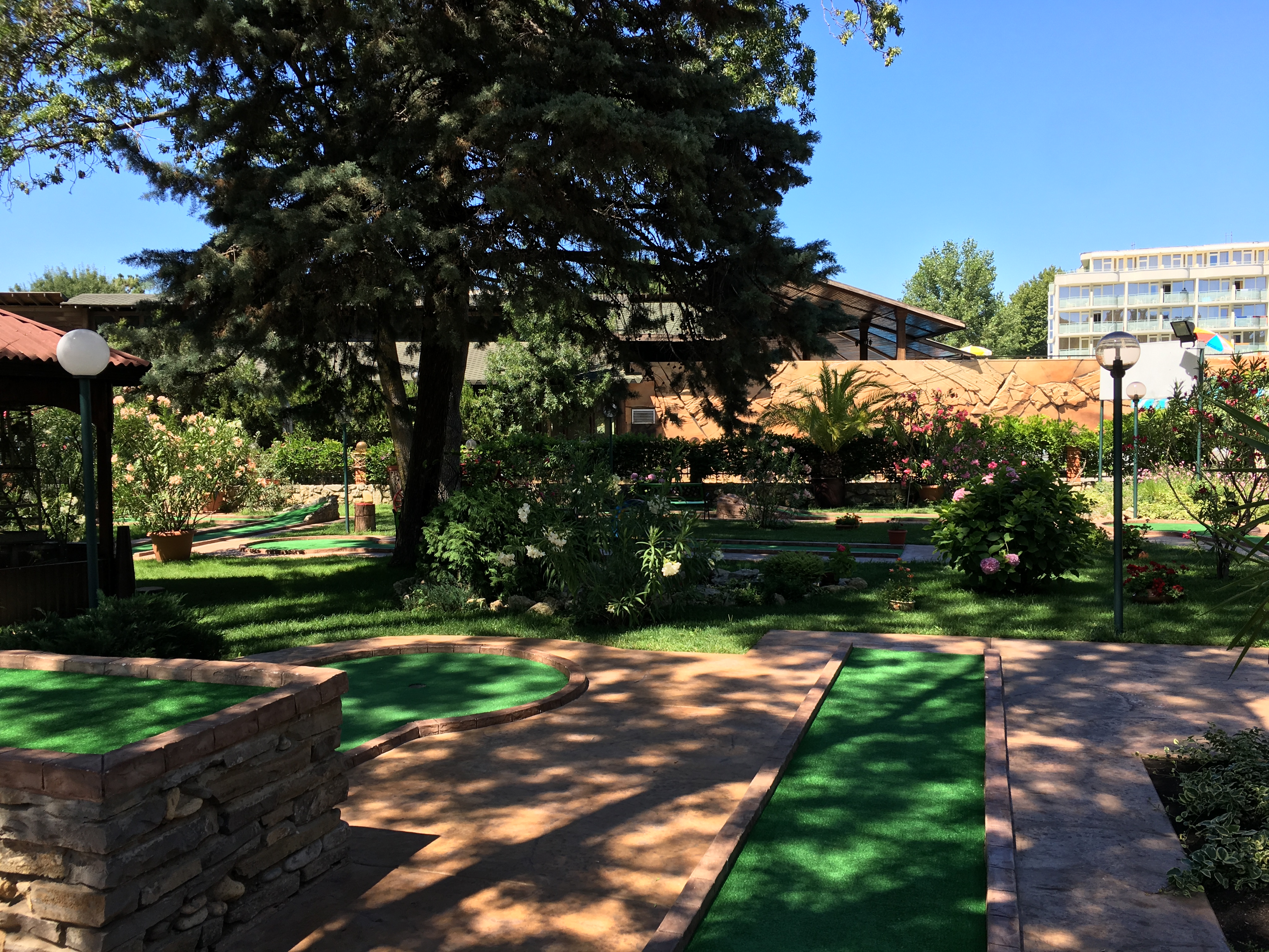 Oleander House-Mini golf.JPG