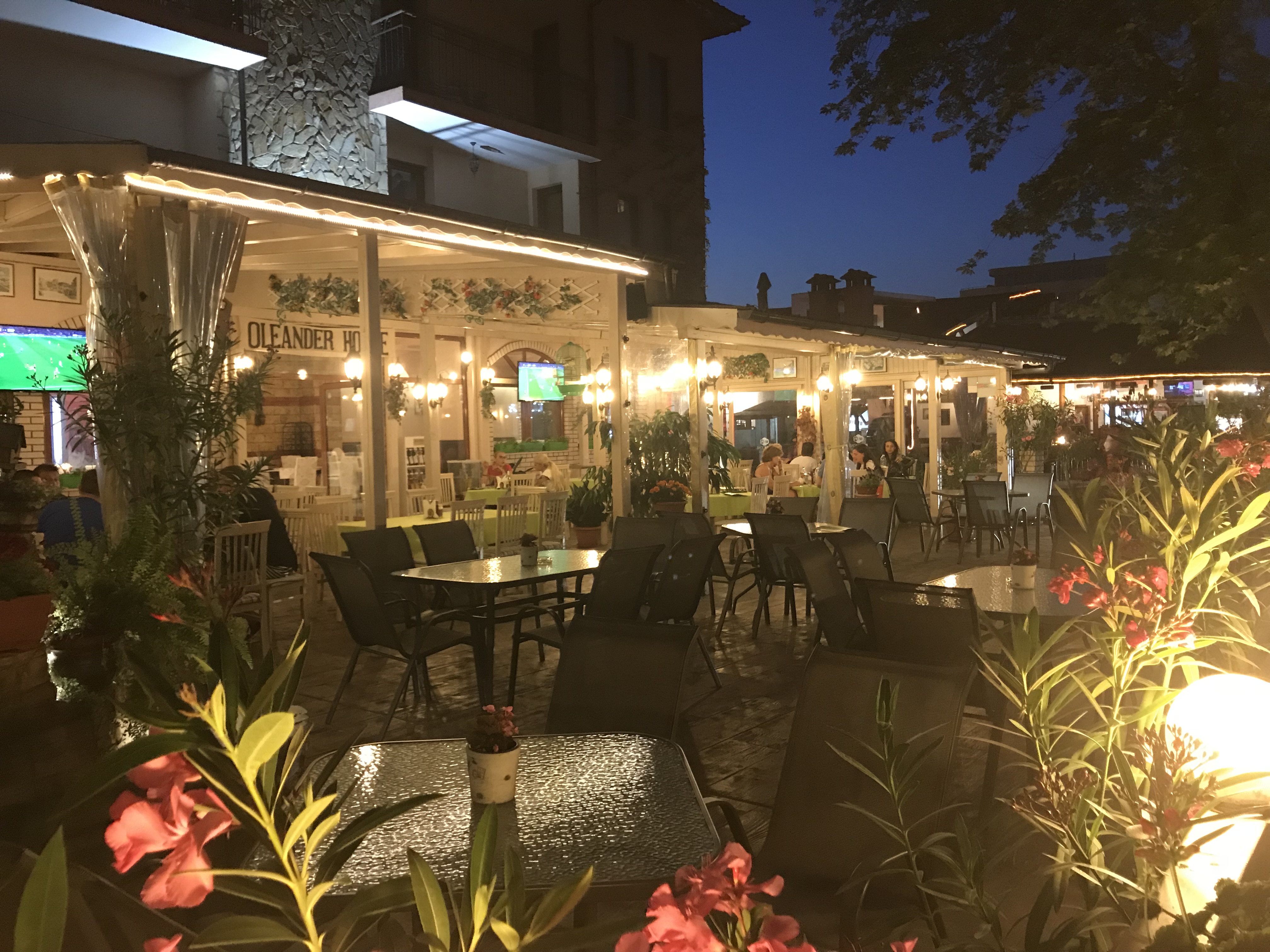 Oleander House-Terasa restorana.JPG