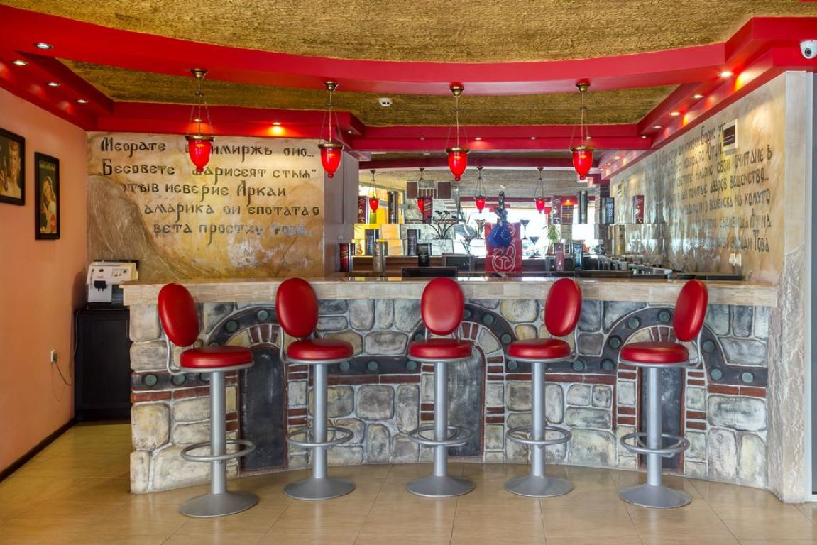 Amaris Hotel-Lobby bar.jpg