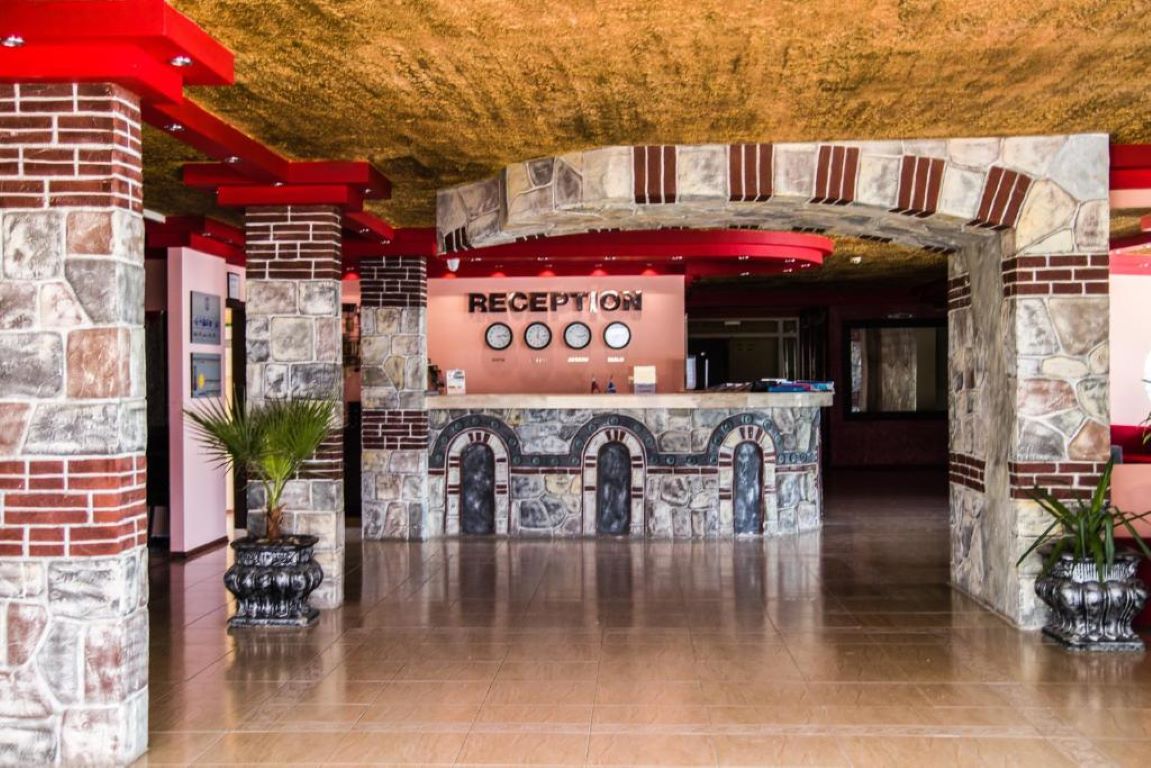 Amaris Hotel-Recepcija.jpg