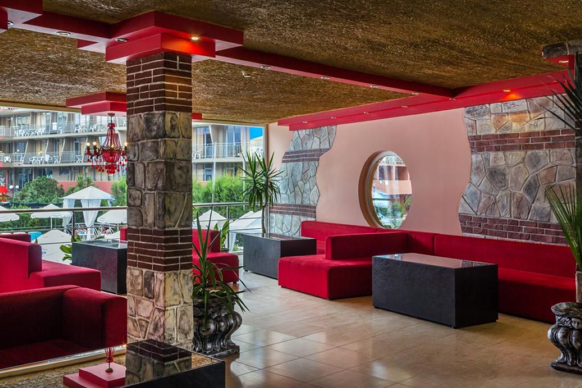 Hotel Amaris-Lobby.jpg