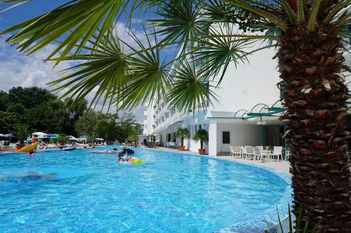 Zefir Hotel-Bazen.jpg