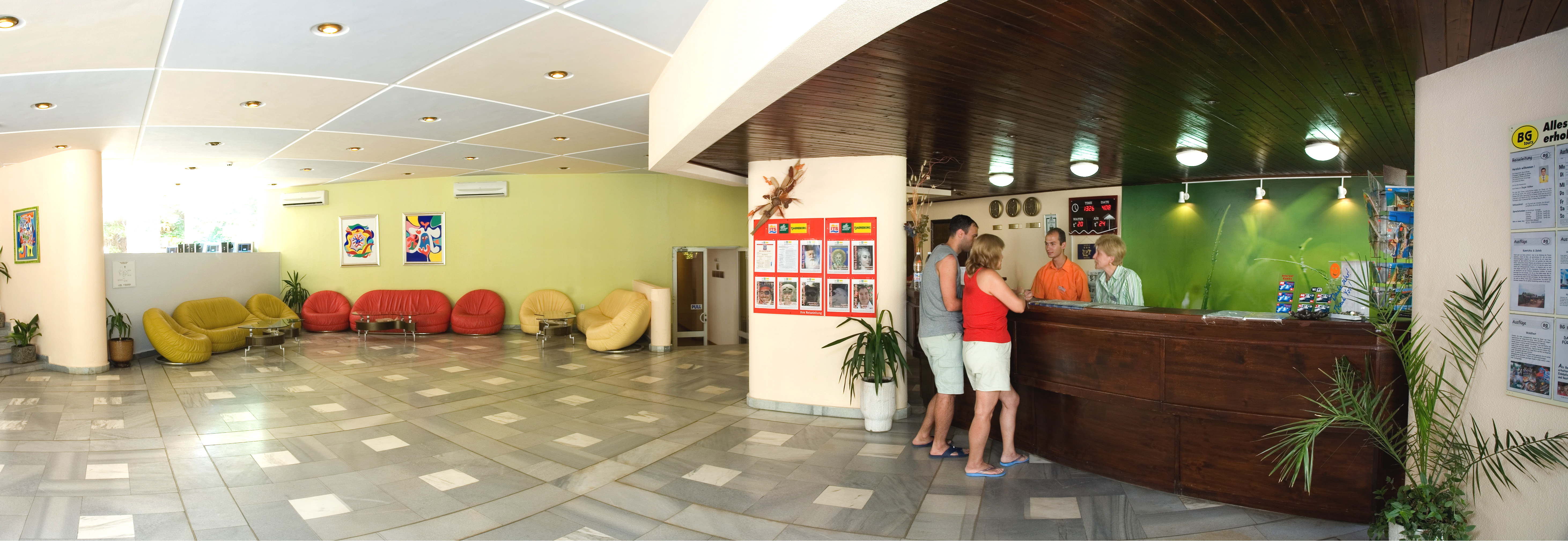 Hotel Kompas-Rececpija.jpg