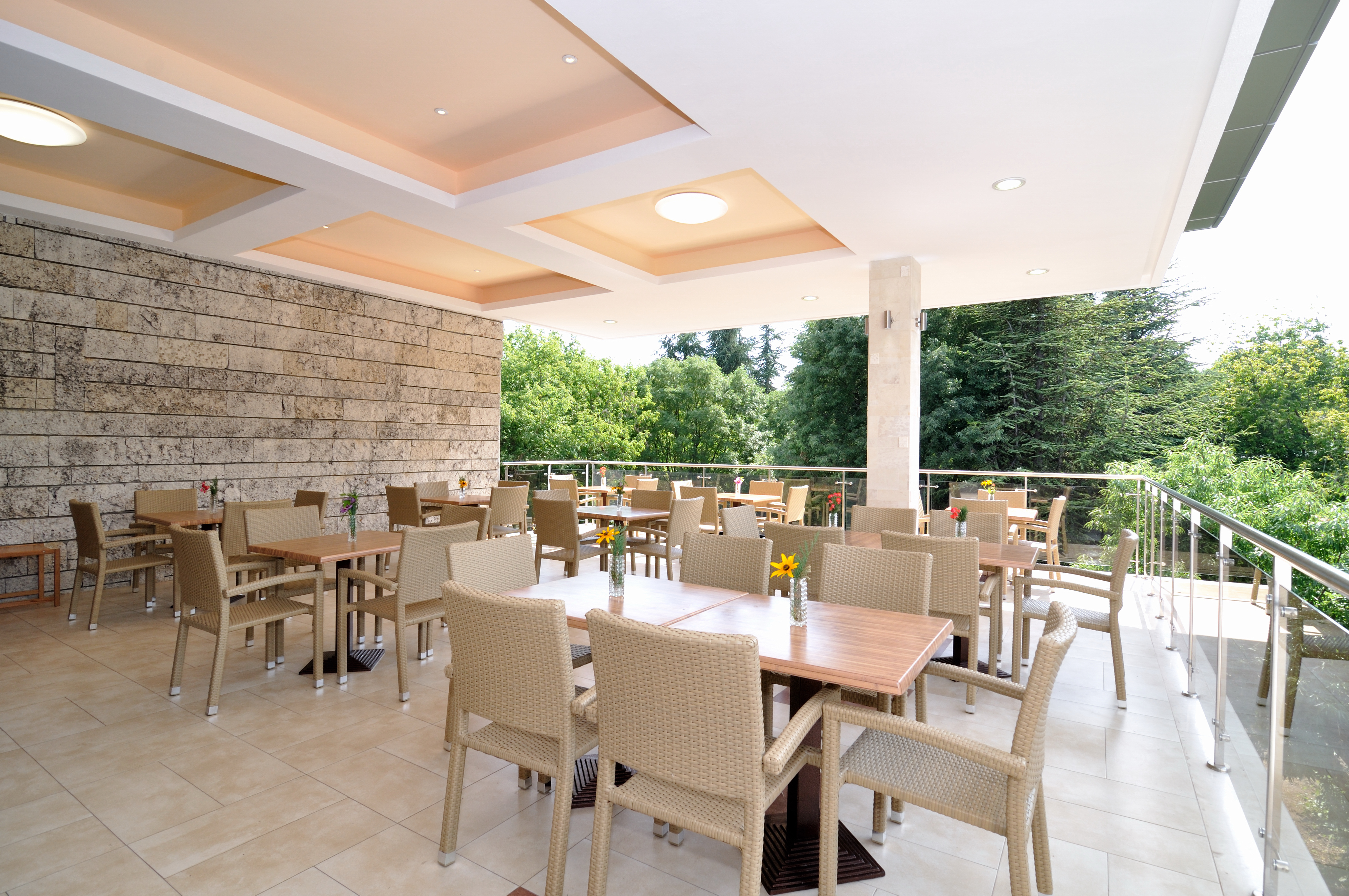 Hotel Kompas-Terasa restorana.jpg