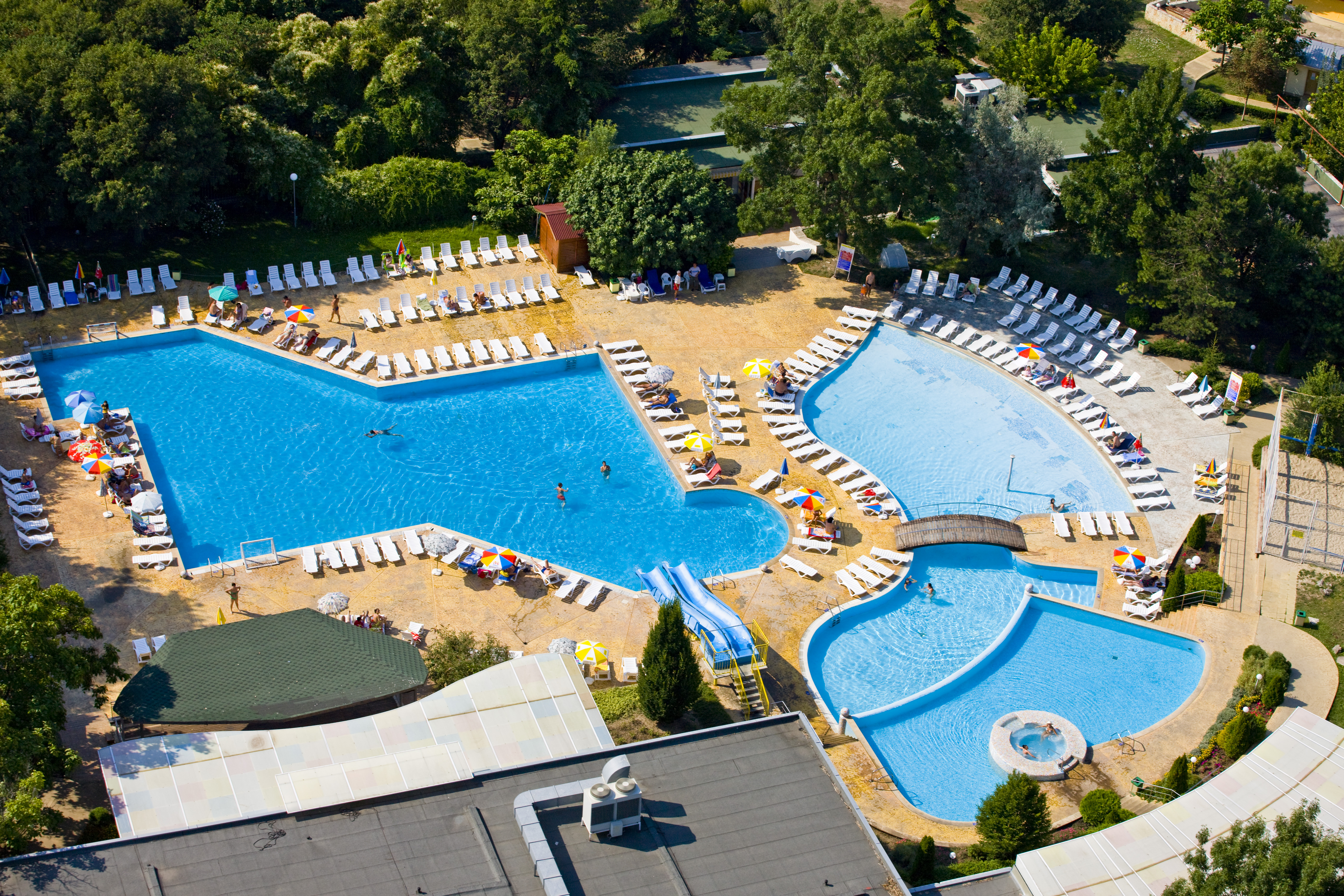 Com Hotel-Kompleks bazena.jpg