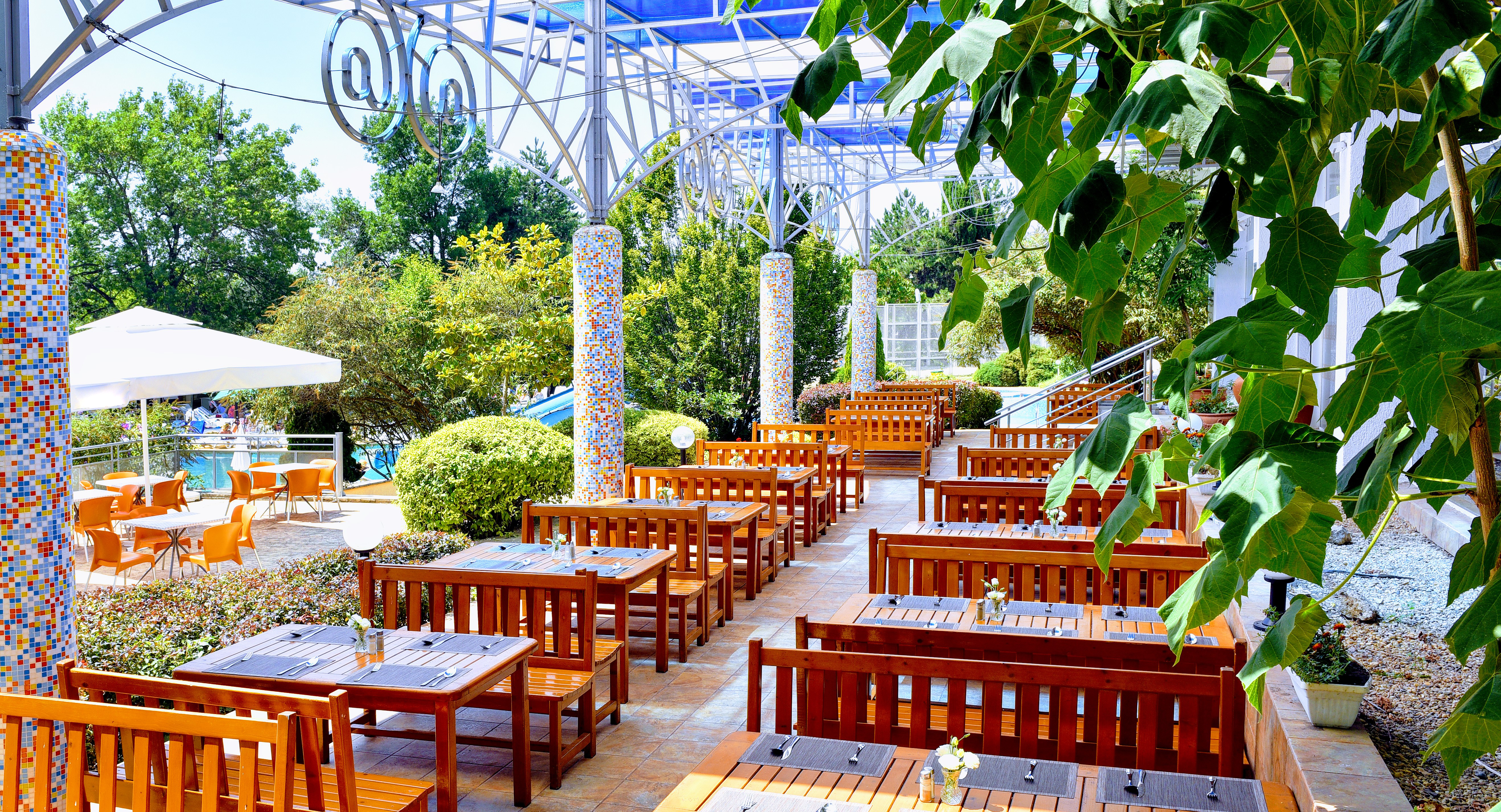 Com Hotel-Terasa restorana.jpg
