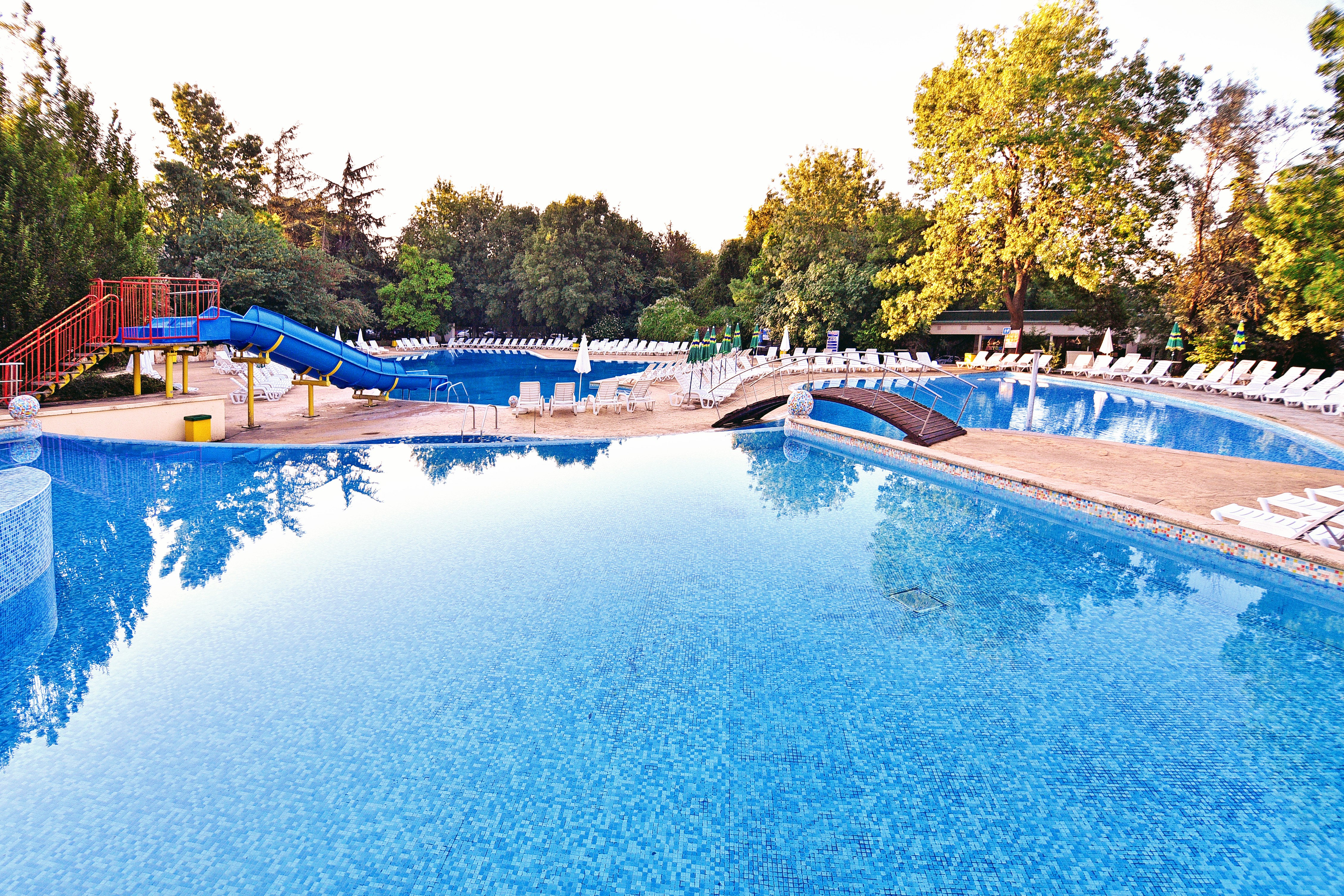 Hotel Com-Kompleks bazena.jpg