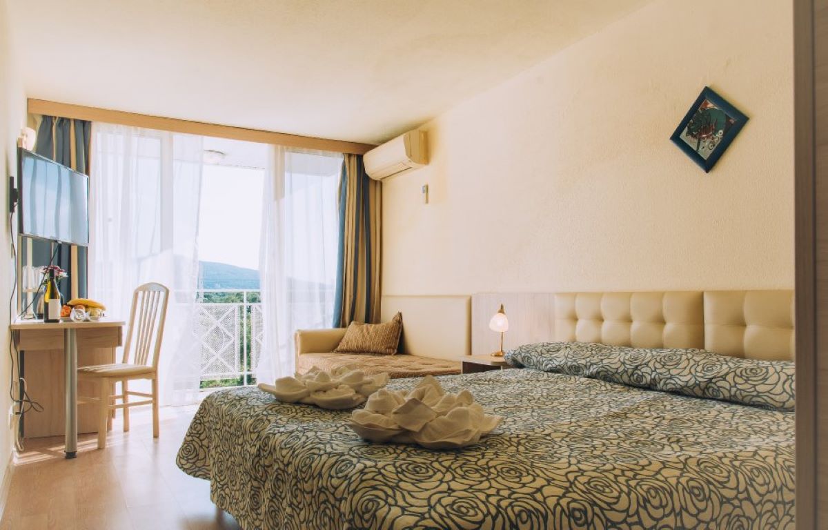 Mura Hotel-Standardna soba pogled kopno.jpg