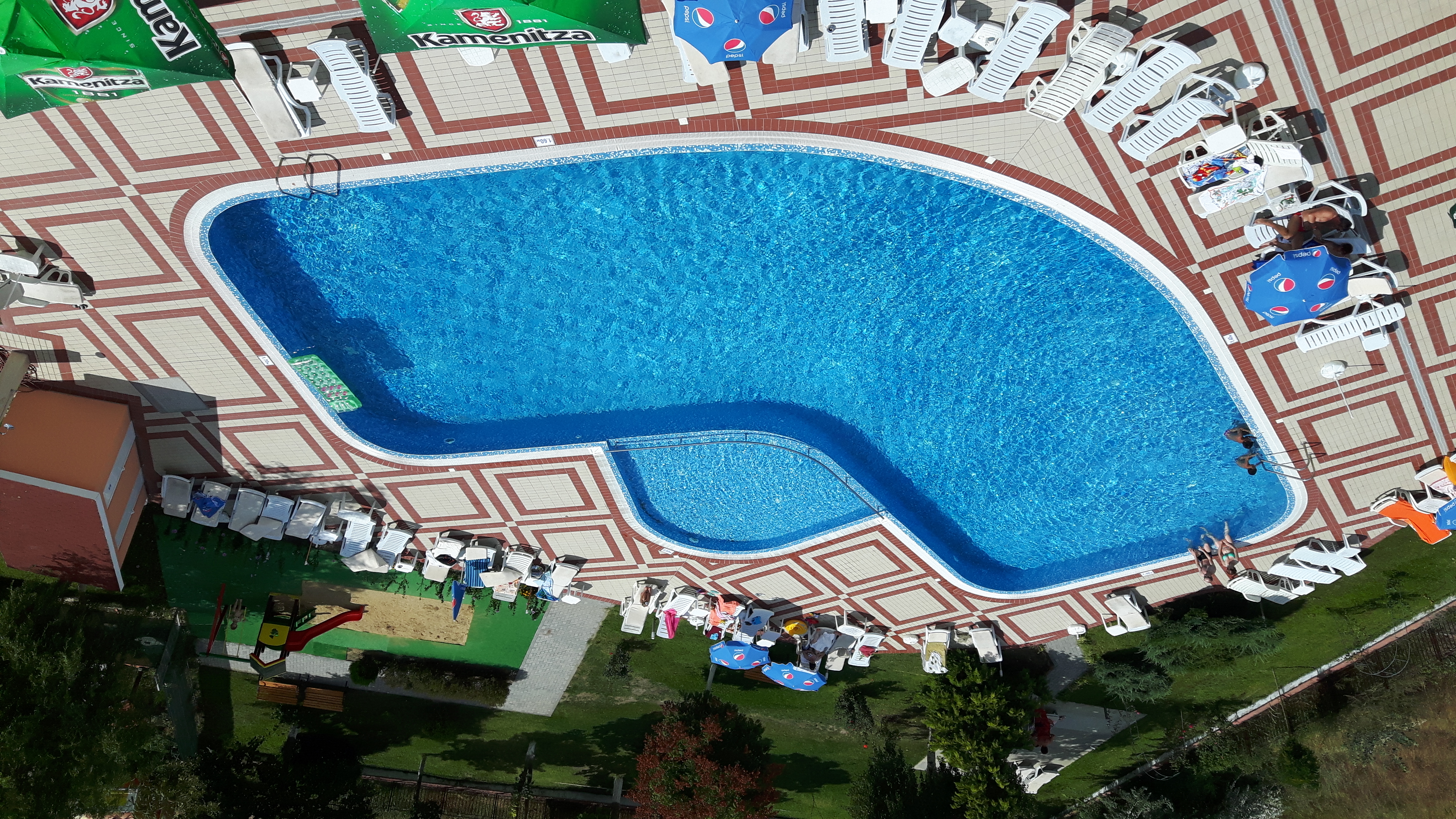 Hotel Prestige City I-Kompleks bazena.jpg