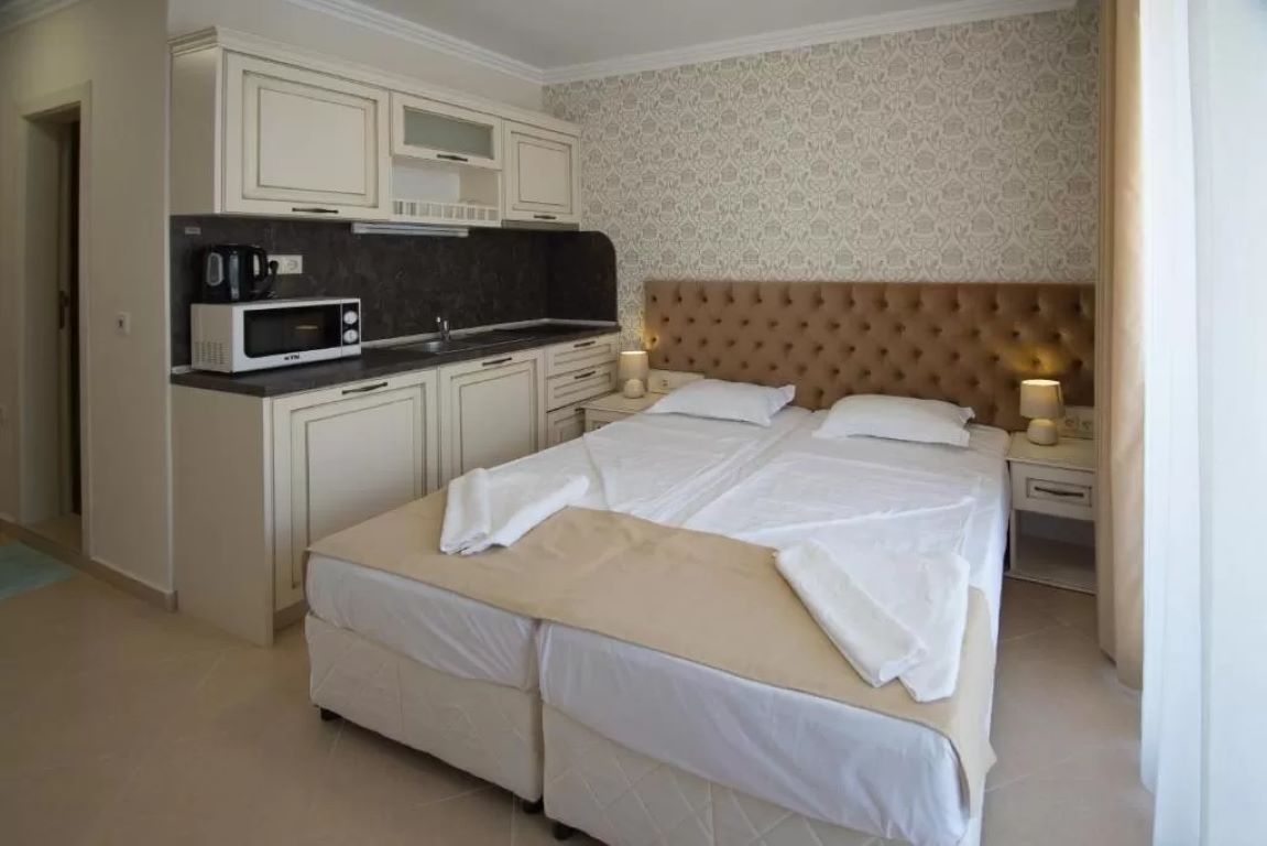 Hotel Rena-Manji studio.jpg