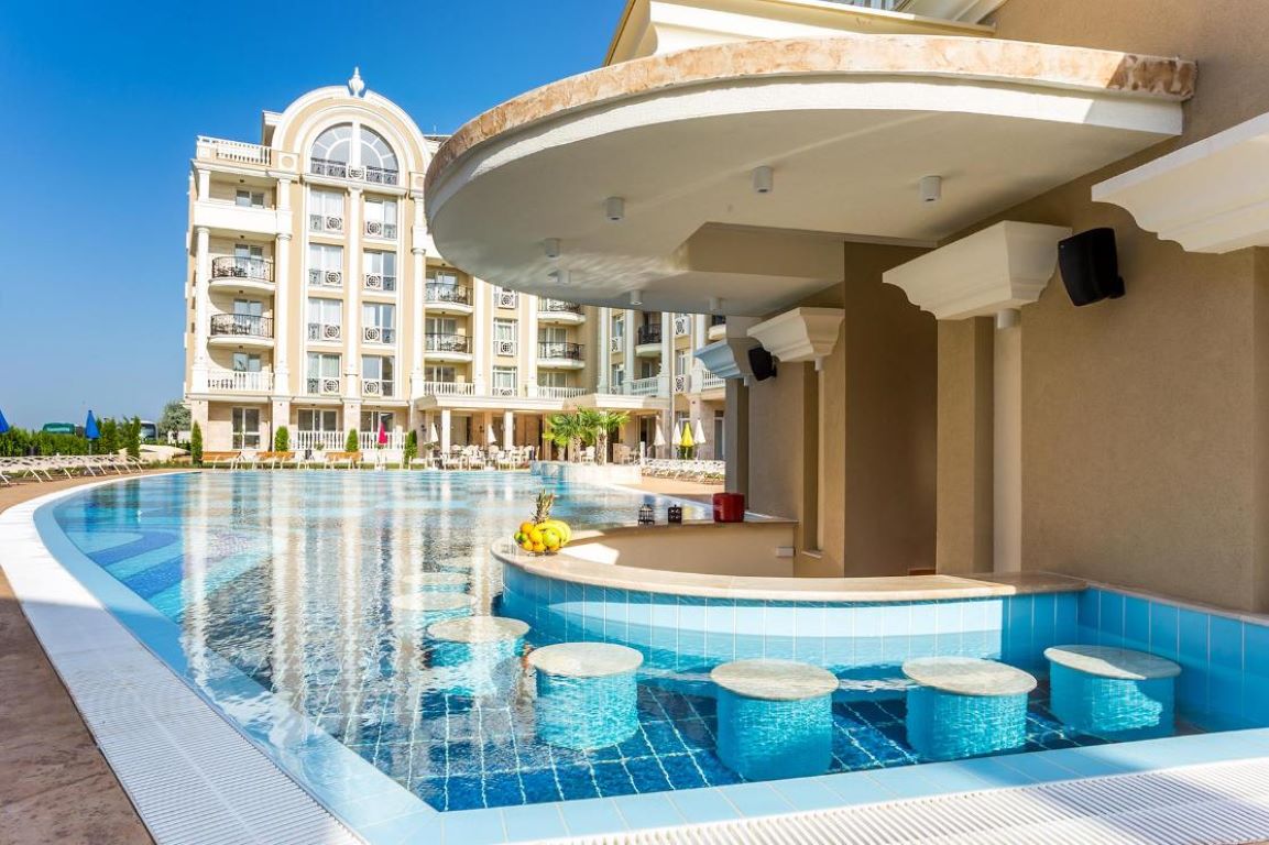 Rena Hotel-Bar na bazenu.jpg