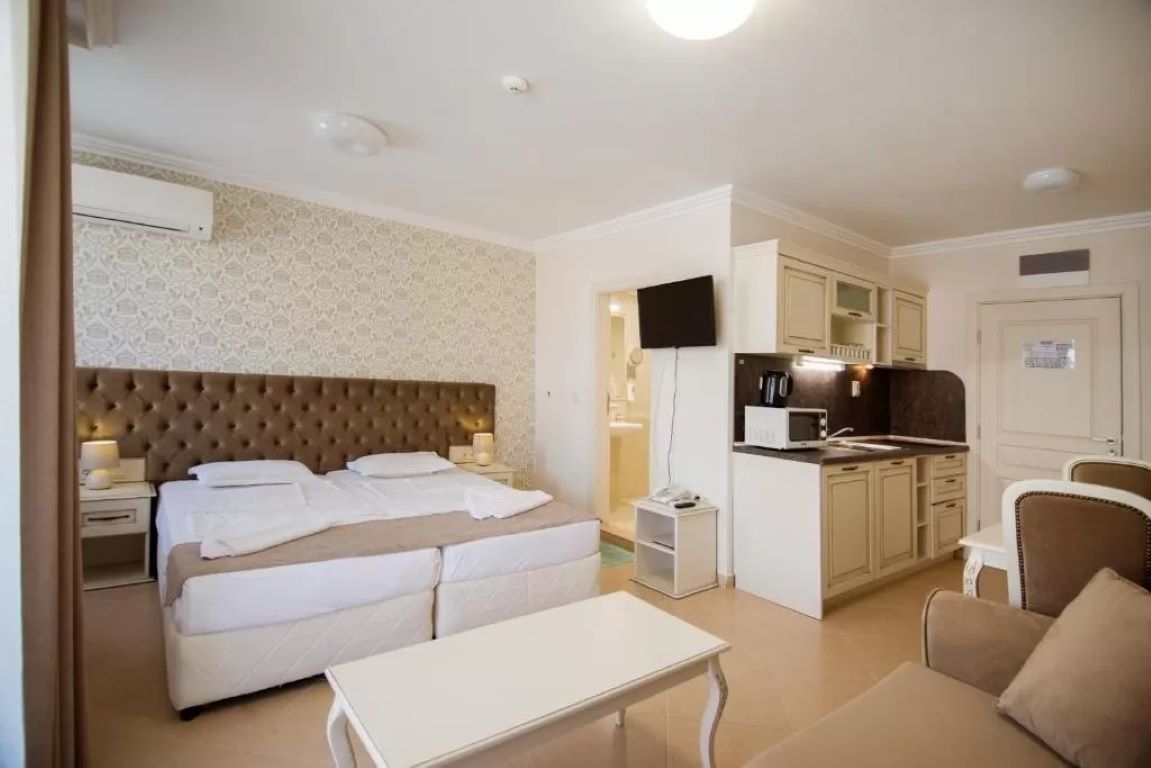 Rena Hotel-Studio.jpg