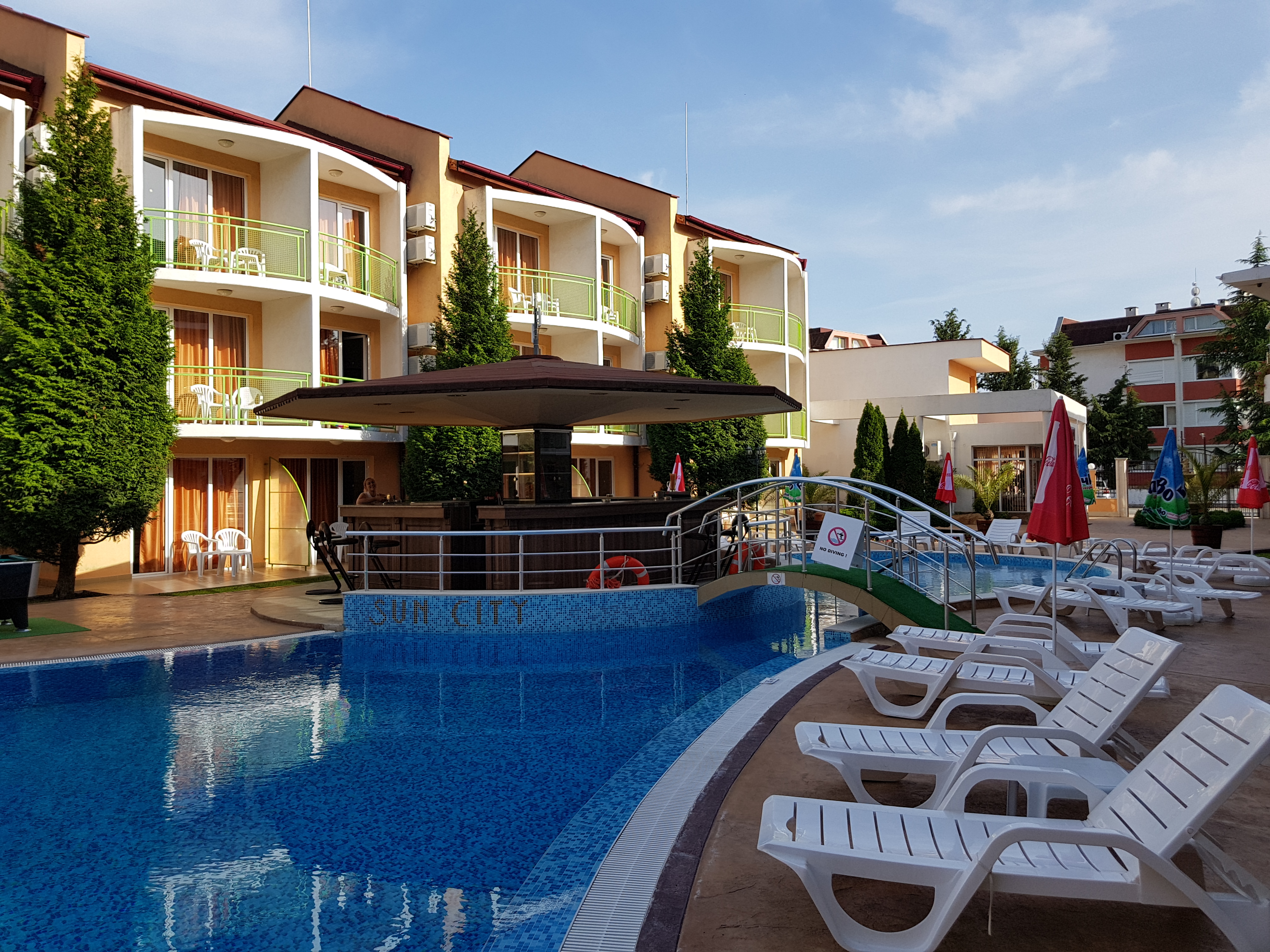 Sun City Hotel-Bar na bazenu.jpg