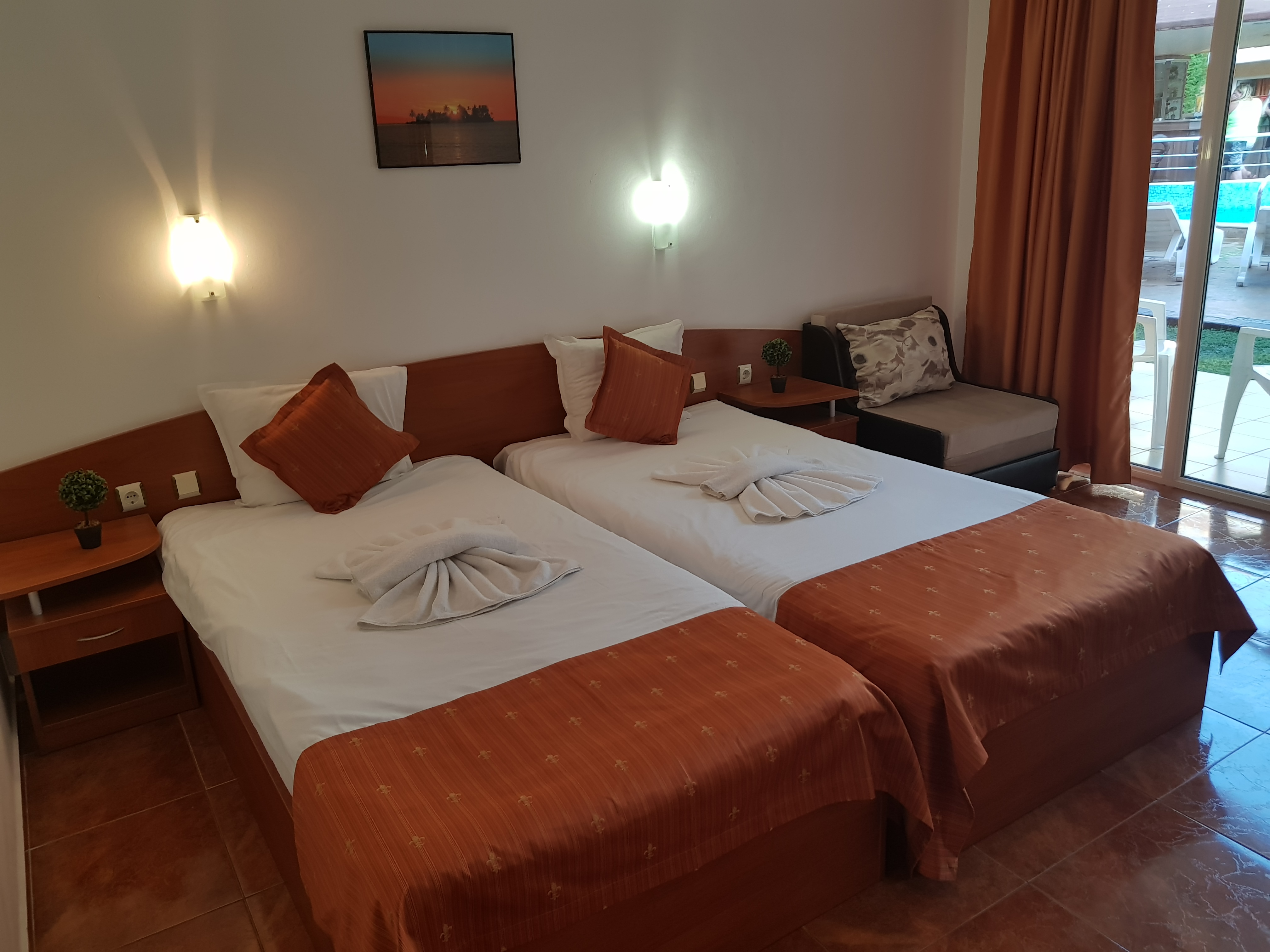 Sun City Hotel-Standardna soba.jpg