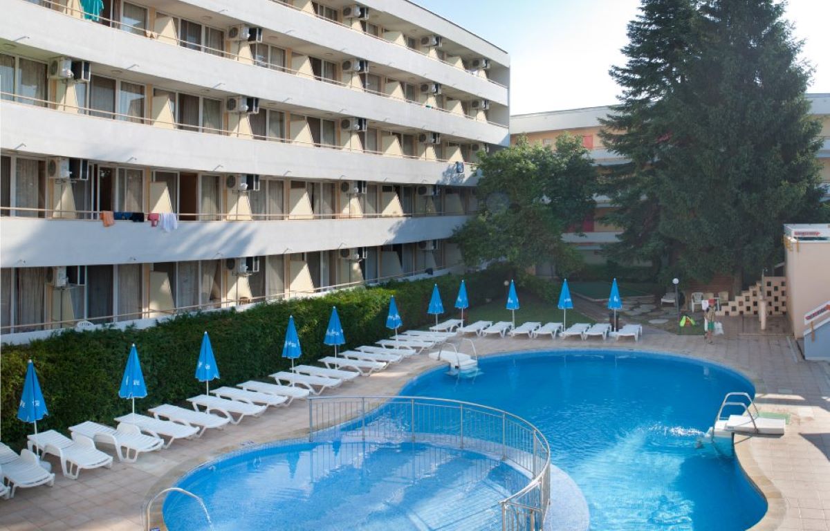 Hotel Oasis-Bazen.jpg