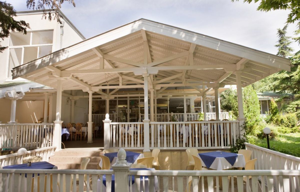 Oasis Hotel-Terasa restorana.jpg