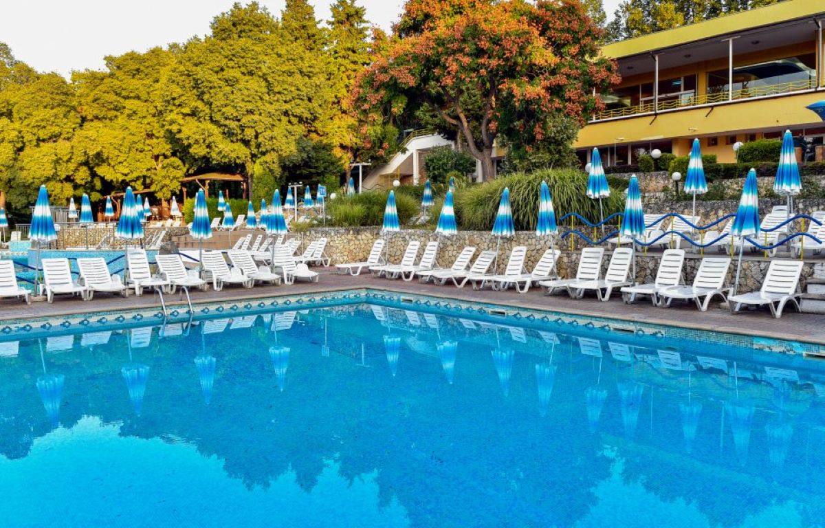 Hotel Orhidea Complex-Bazen.jpg