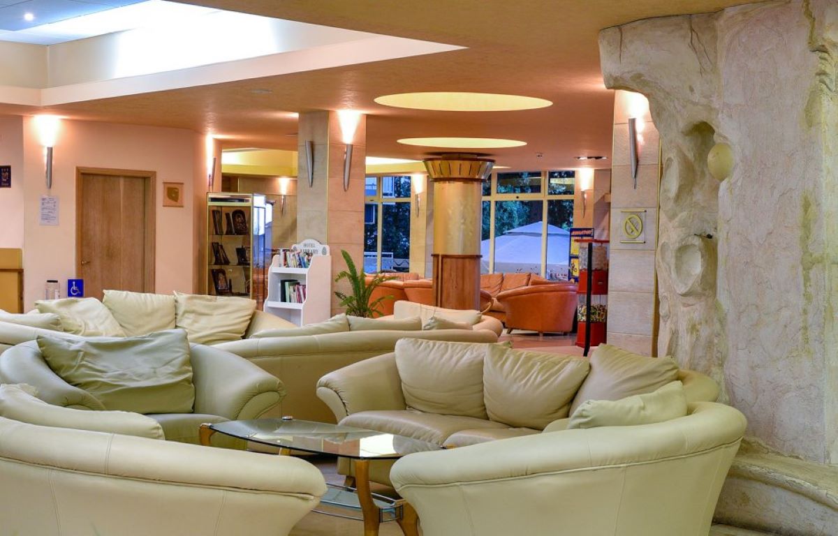 Hotel Sandy Beach-Lobby.jpg