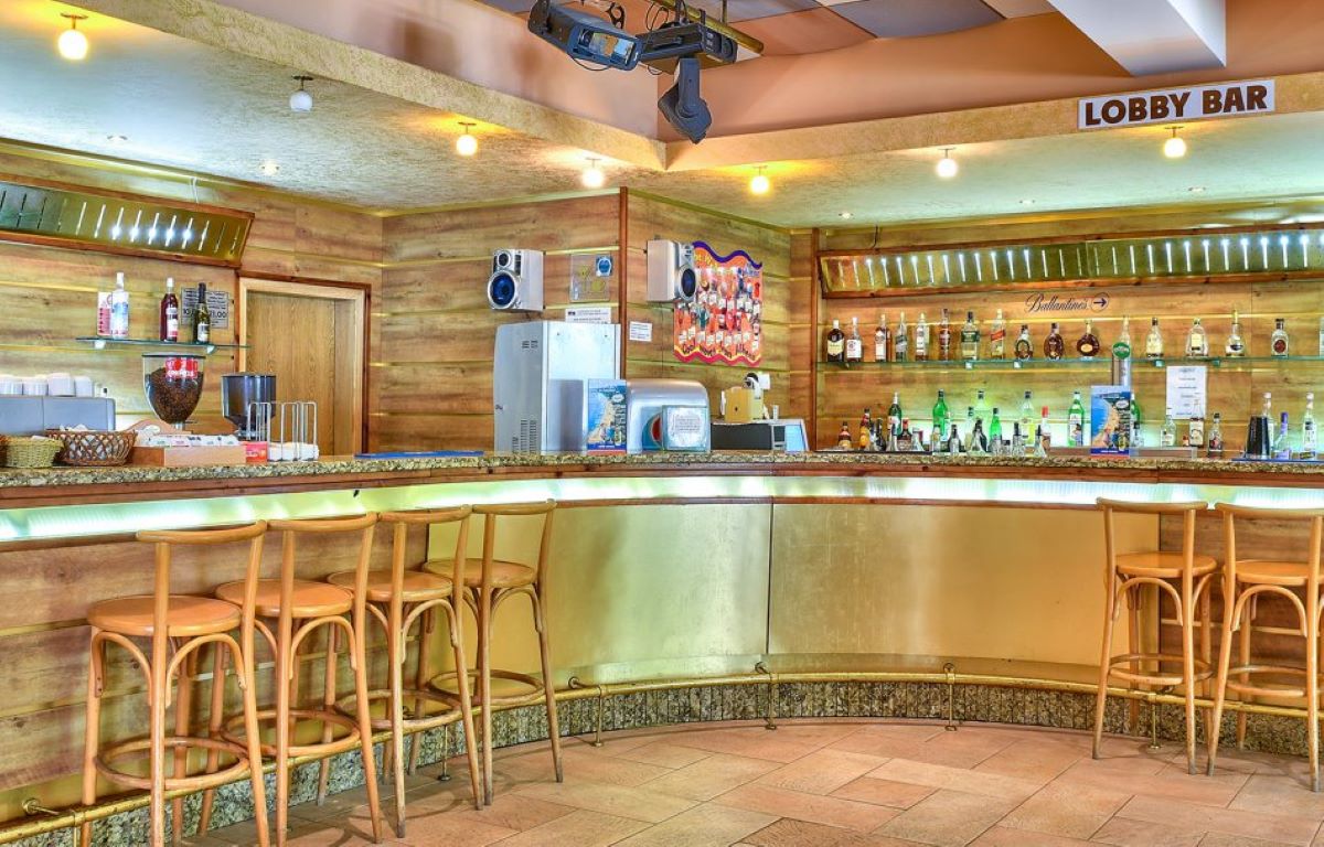 Sandy Beach Hotel-Lobby bar.jpg