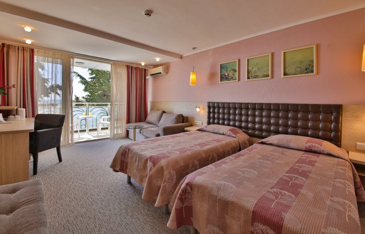 Sandy Beach Hotel-Superior soba.jpg