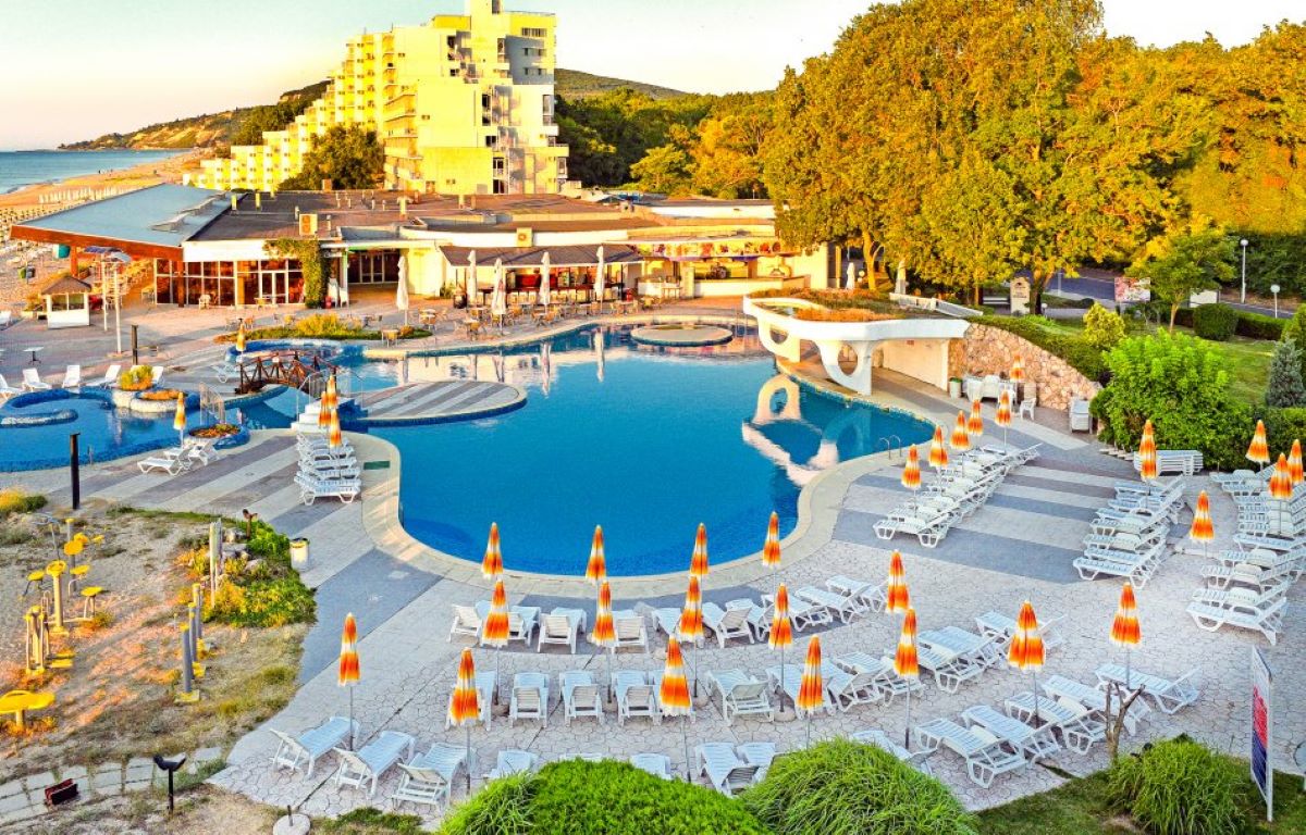 Slavuna Hotel-Kompleks bazena.jpg