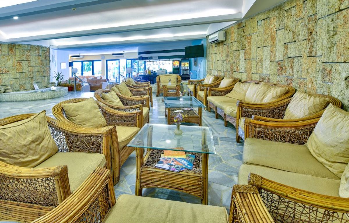 Slavuna Hotel-Lobby.jpg