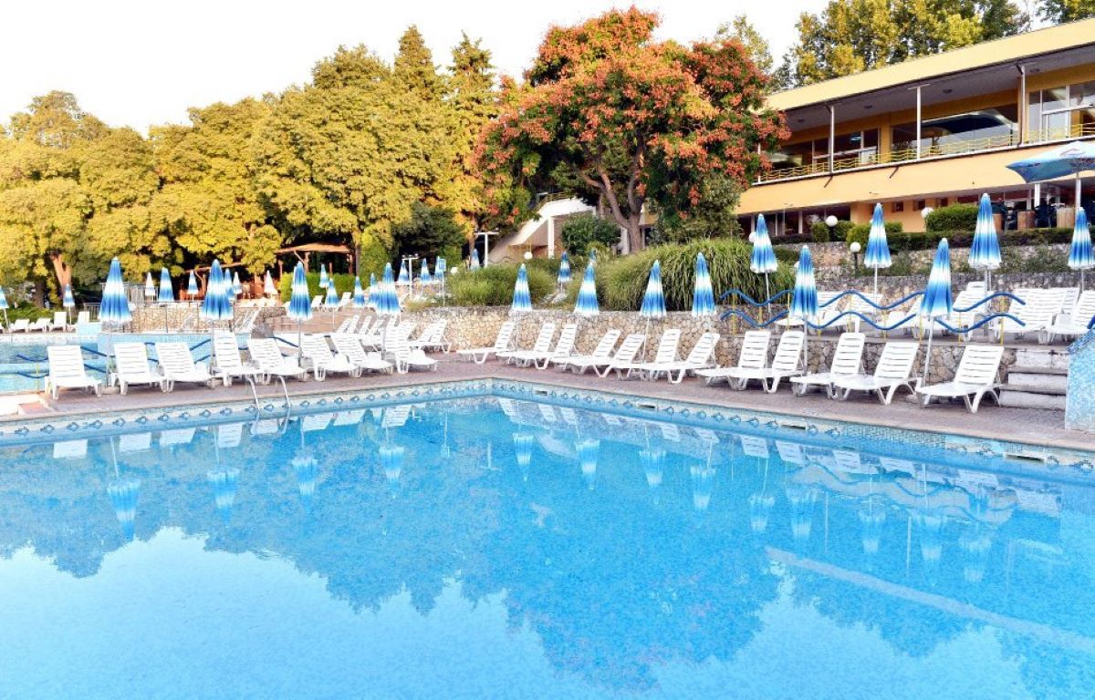 Villas Magniolia Hotel-Bazen.jpg