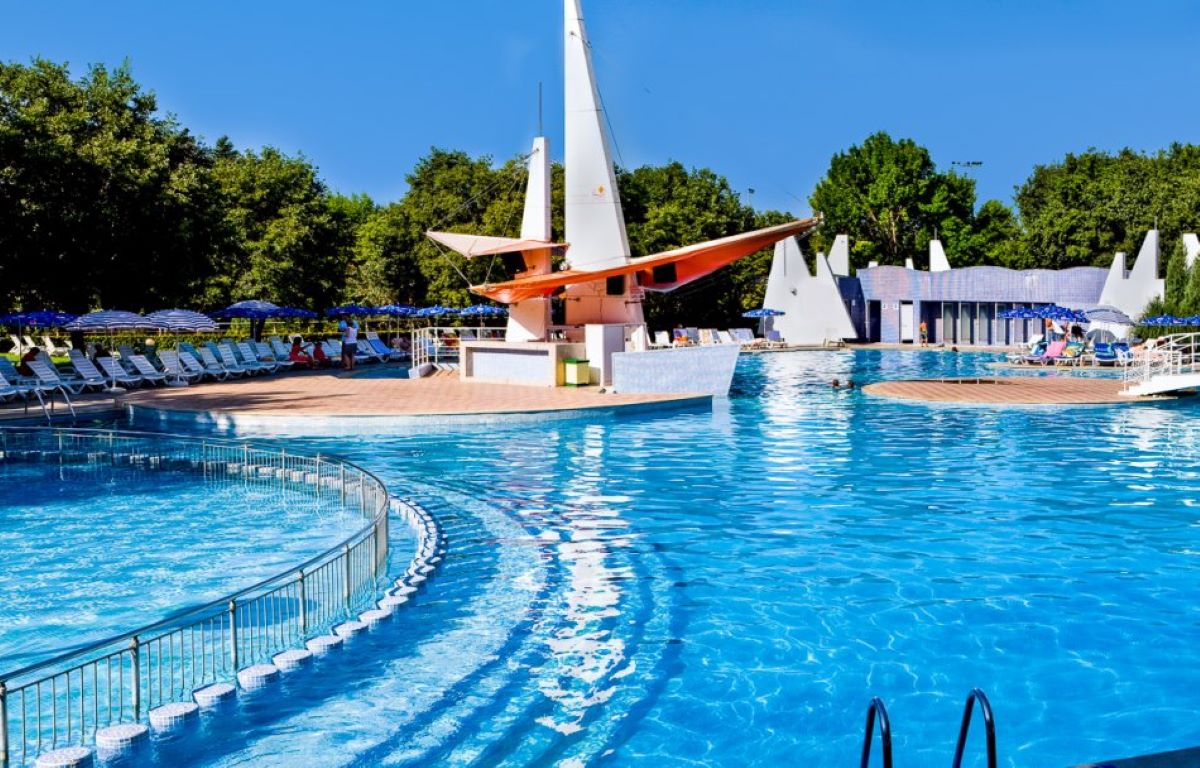 Villas Ralitsa Aqua Club-Kompleks bazena.jpg
