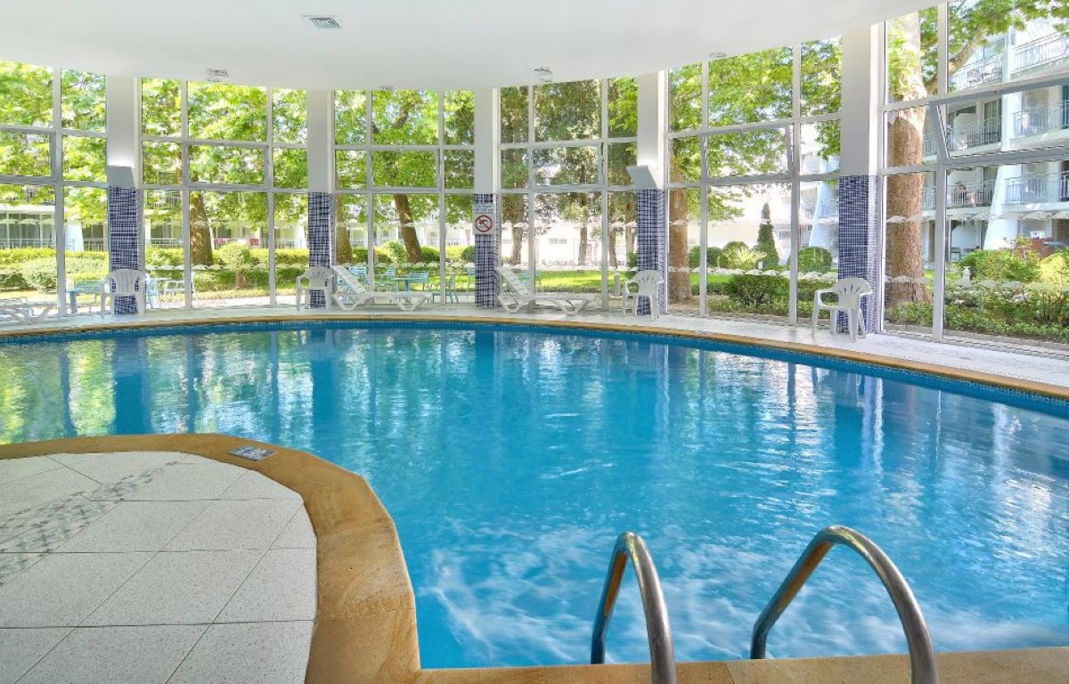 Villas Ralitsa Aqua Club-Unutrasnji bazen.jpg