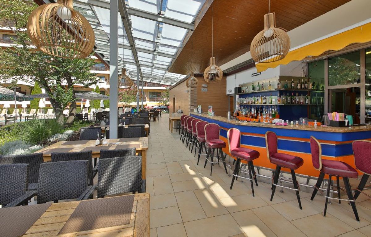 Hotel Flamingo Grand-Bistro.jpg
