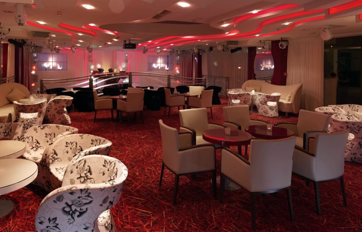 Hotel Flamingo Grand-Nocni klub.jpg