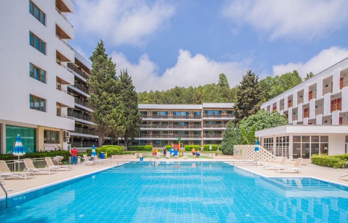 Flamingo Hotel-Bazen.jpg