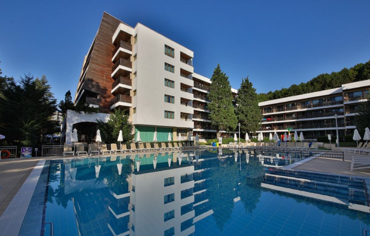 Hotel Flamingo-Hotel spolja.jpg