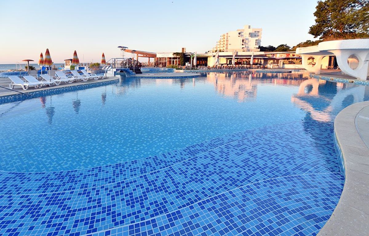 Hotel Gergana-Bazen.jpg
