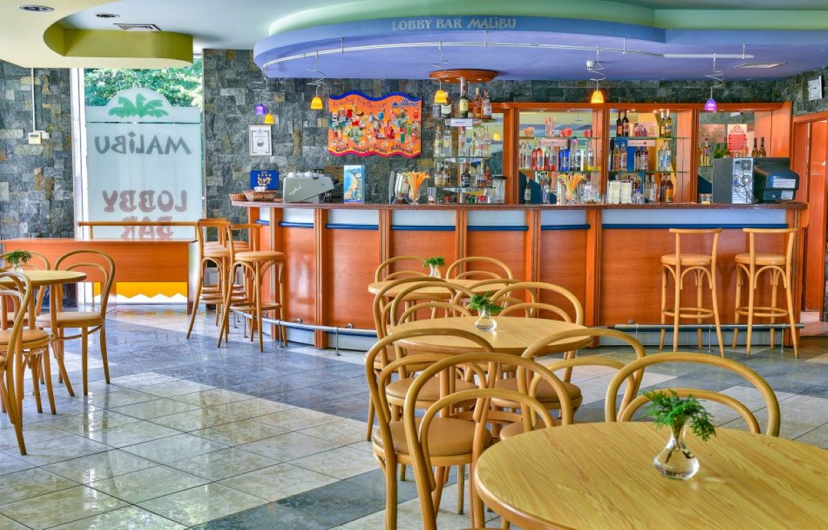 Hotel Malibu-Lobby bar.jpg