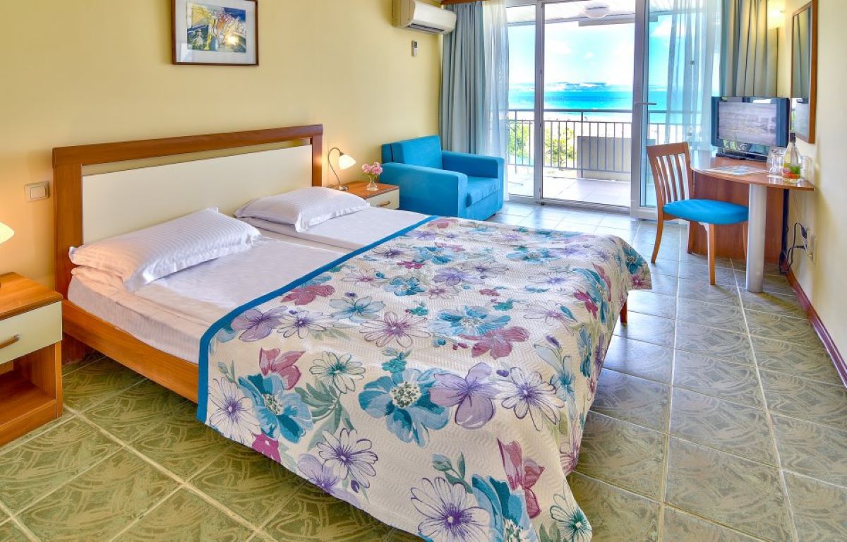 Laguna Beach Hotel-Standardna soba.jpg
