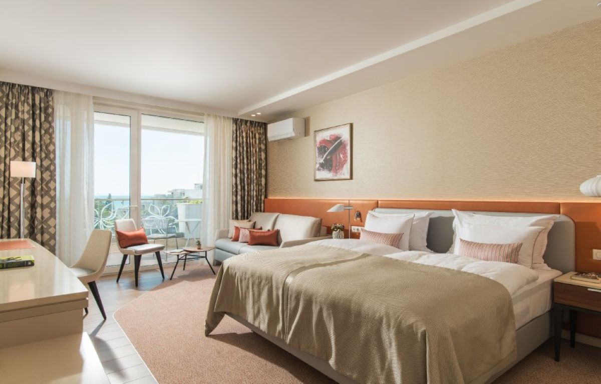 Maritim Hotel Amelia-Executive suite pogled park.jpg