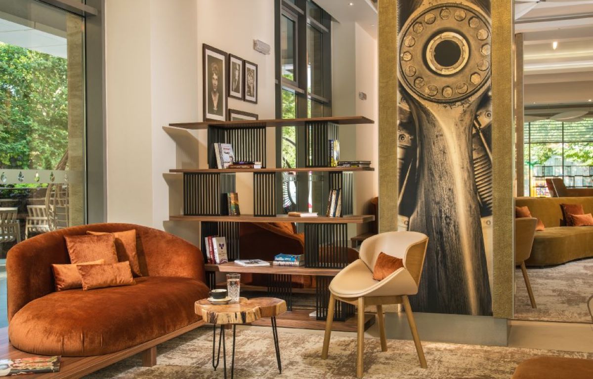 Maritim Hotel Amelia-Lobby.jpg