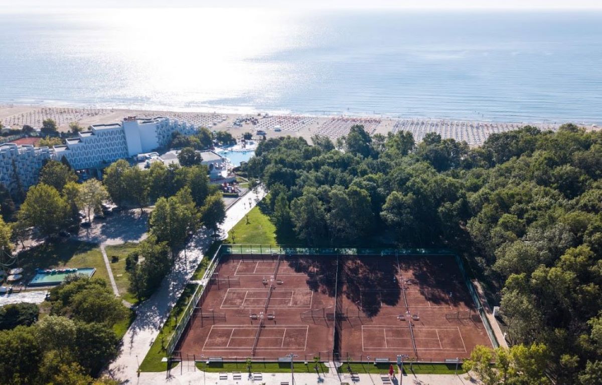 Maritim Hotel Amelia-Tensiki teren.jpg