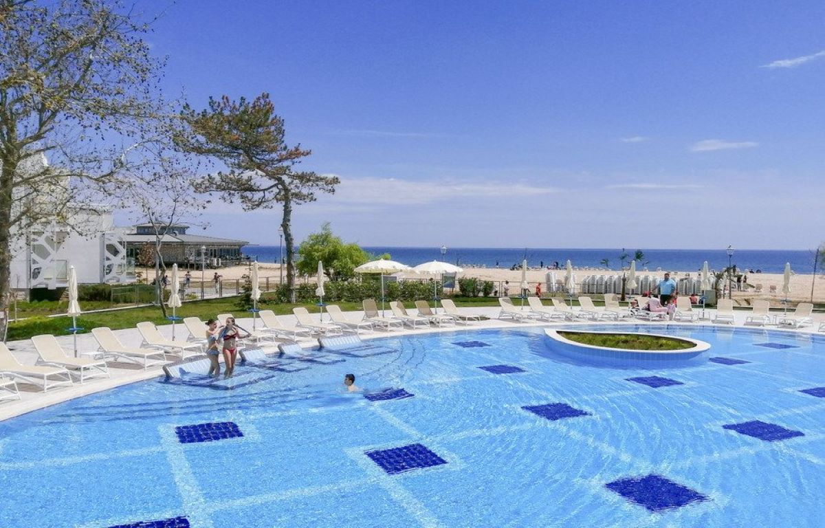 Maritim Hotel Paradise Blue-Bazen.jpg