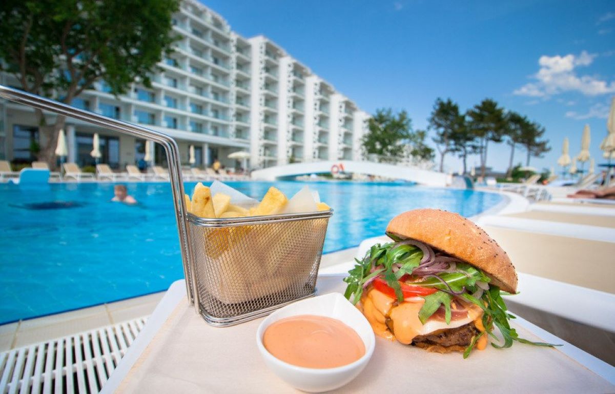Maritim Hotel Paradise Blue-Burger bar.jpg