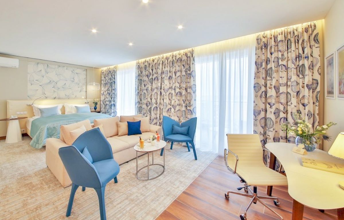 Maritim Hotel Paradise Blue-Deluxe studio pogled more.jpg