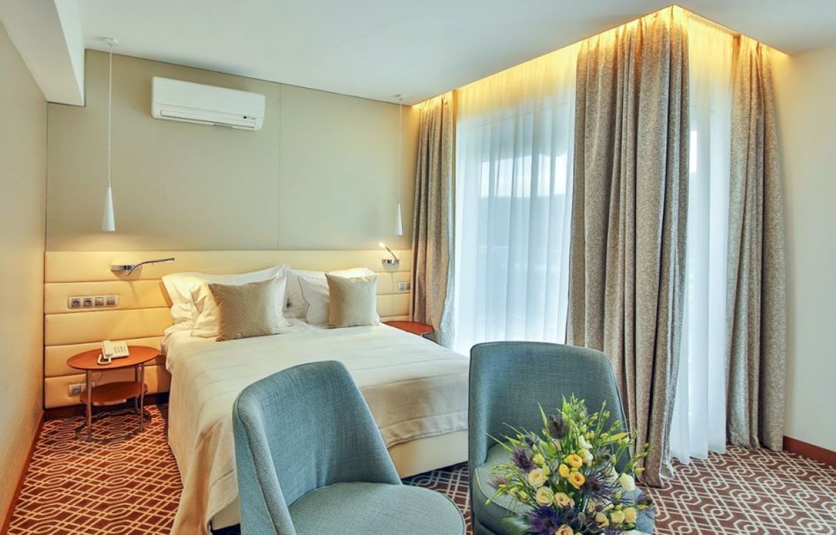Maritim Hotel Paradise Blue-Executive standardna soba.jpg