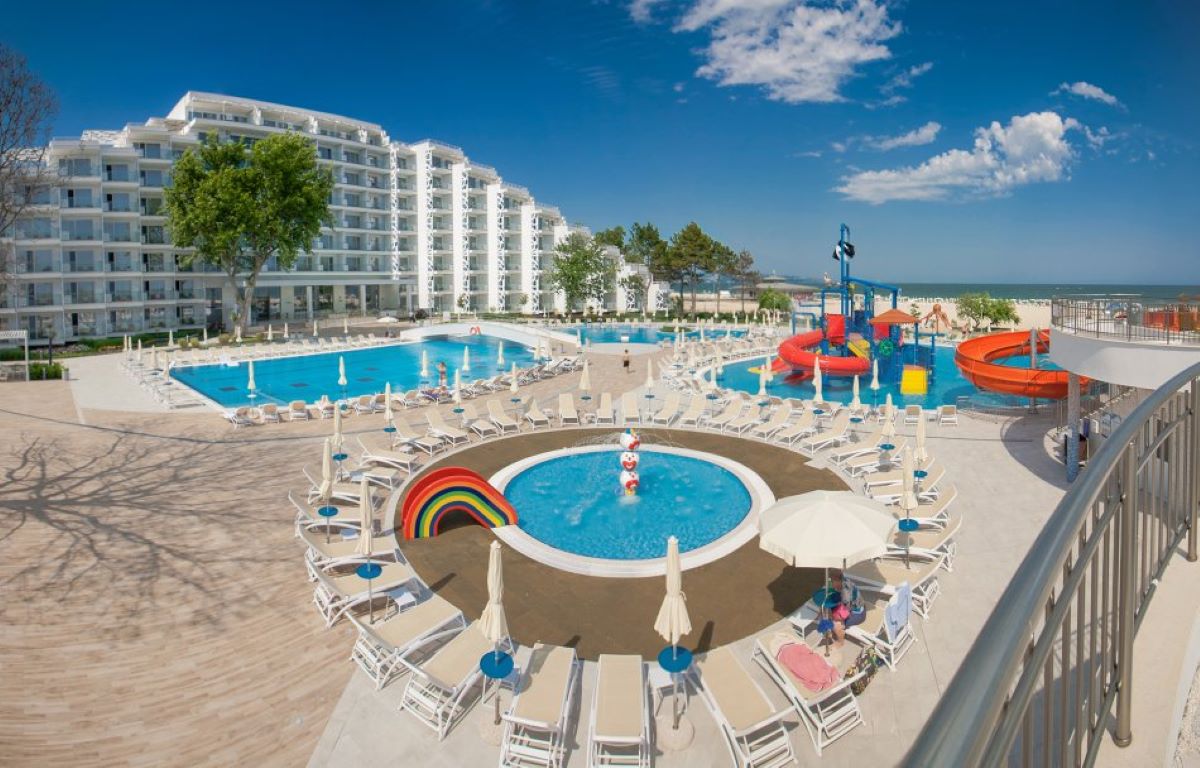 Maritim Hotel Paradise Blue-Kompleks bazena.jpg