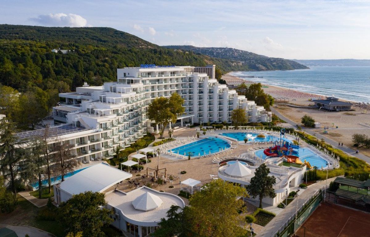 Maritim Hotel Paradise Blue-Panorama.jpg