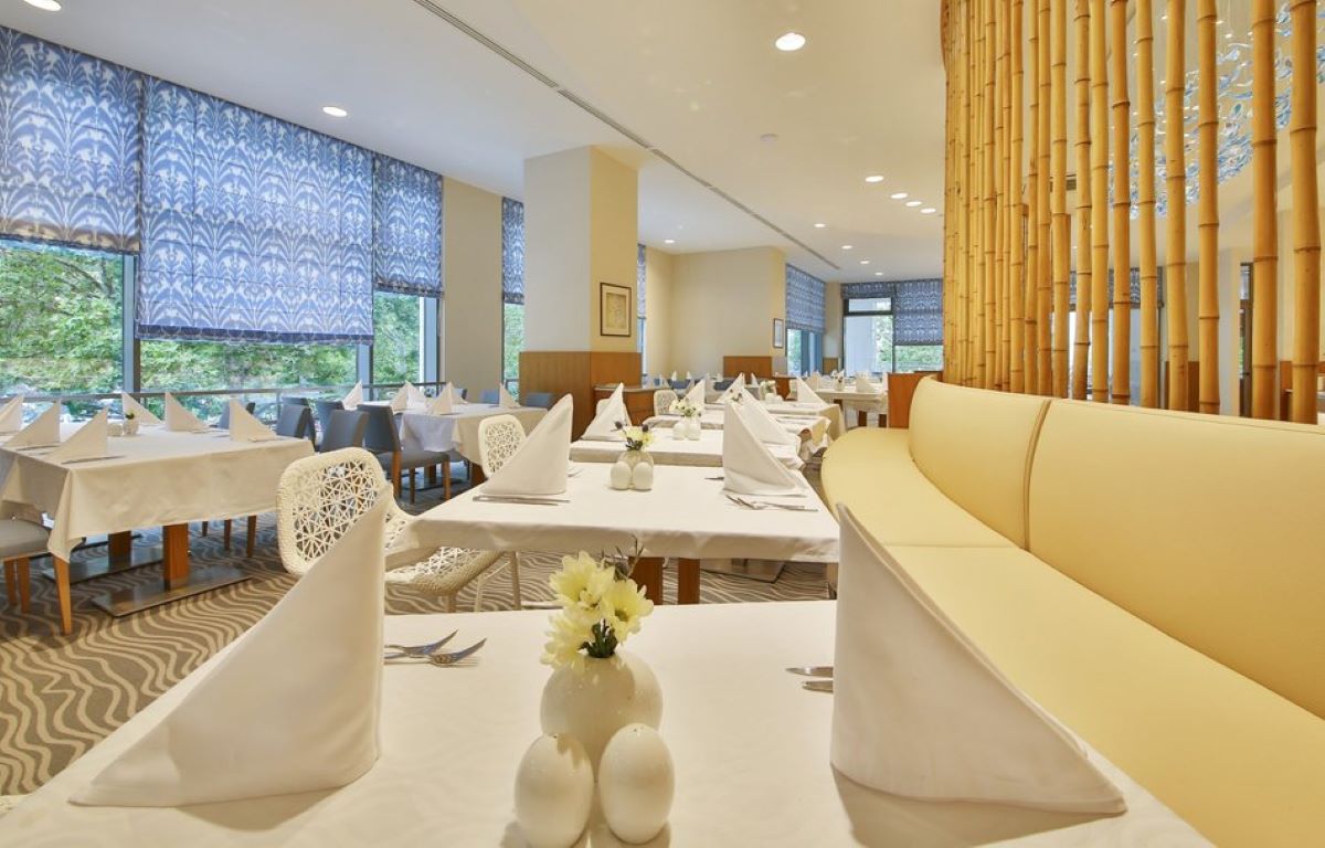 Maritim Hotel Paradise Blue-Restoran.jpg